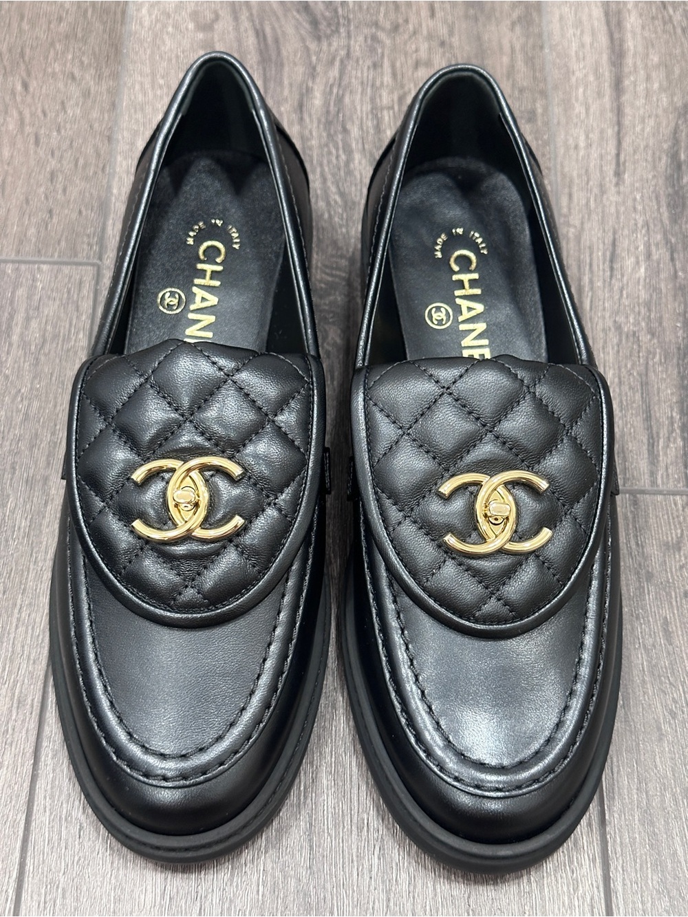 $1.8K 2026 CHANEL BLACK LEATHER LOAFERS MOCCASINS With GOLD CC TURNLOCK LOGO 38C - Picture 6 of 16